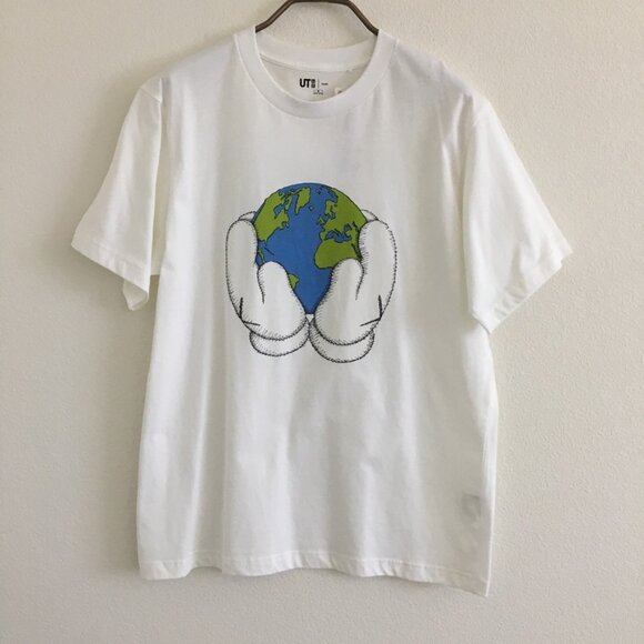 KAWS x Uniqlo UT Collection 2023 Globe Graphic T-Shirt Medium Unisex - Picture 1 of 11